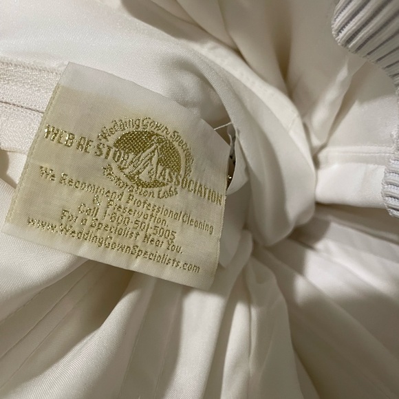 Ivory Wedding Gown Mermaid silhouette with Sweetheart Neckline size 4/6 - Picture 11 of 16